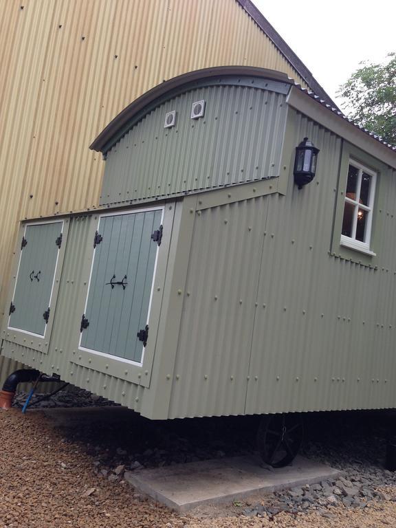 Posh Huts Farmstay Falstone Екстер'єр фото
