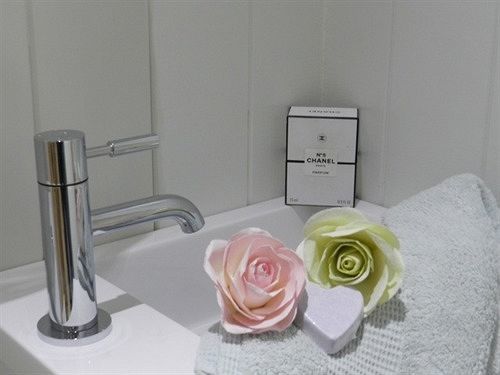 Posh Huts Farmstay Falstone Екстер'єр фото